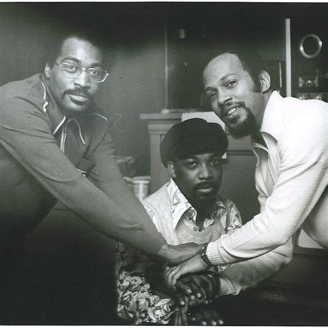 HISTORIC DOCUMENTARY ON MUSIC ICONS KENNY .